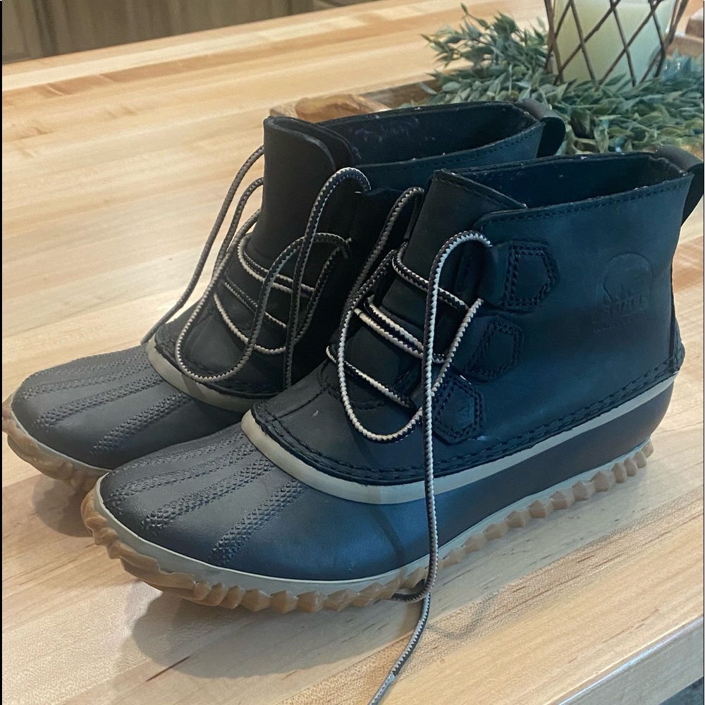 Black Sorel Rain shoes size 8